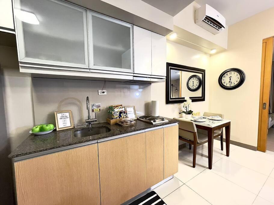 Angeliz Suites: Uptown Bgc Apartment *
