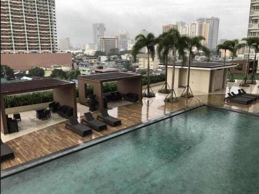 Breeze Residences - 1br Unit With Balcony -top Floor *