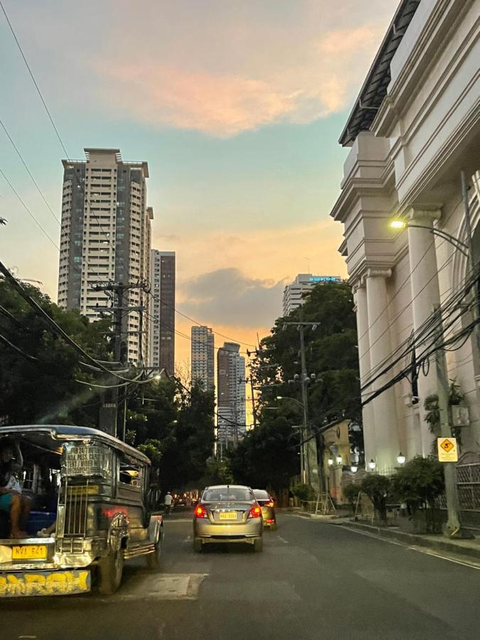 Near Up-pgh, St. Lukes Medical Center And U.s Embassy In Ermita Apartment
