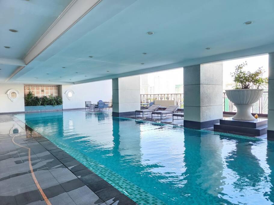 Apartment Stunning 1 Bedroom Bay View Flat With Spacious Balcony *