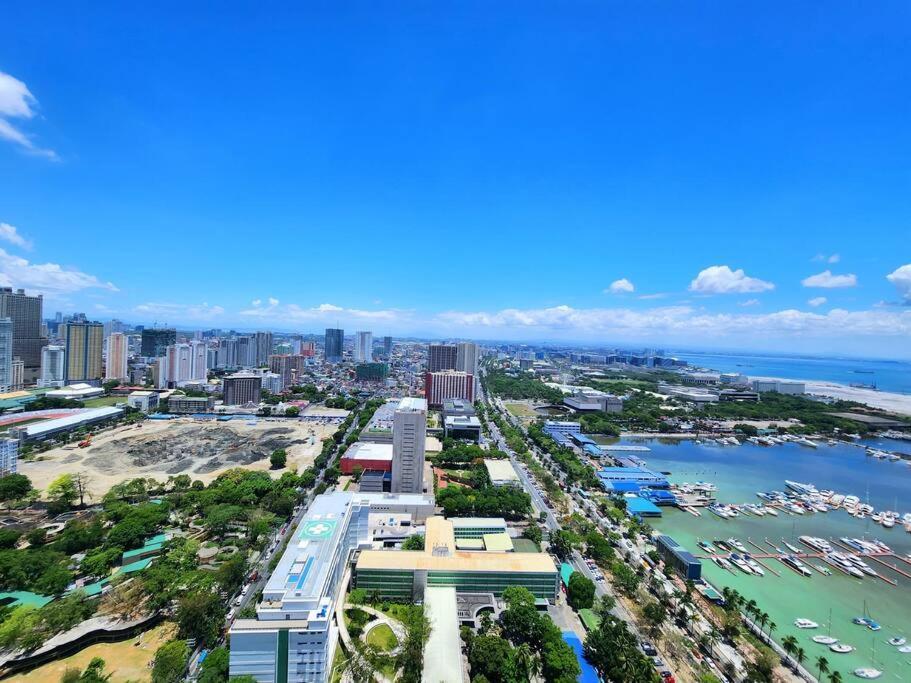 Stunning 1 Bedroom Bay View Flat With Spacious Balcony Apartment Manila