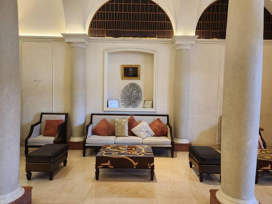 Apartment Stunning 1 Bedroom Bay View Flat With Spacious Balcony Manila