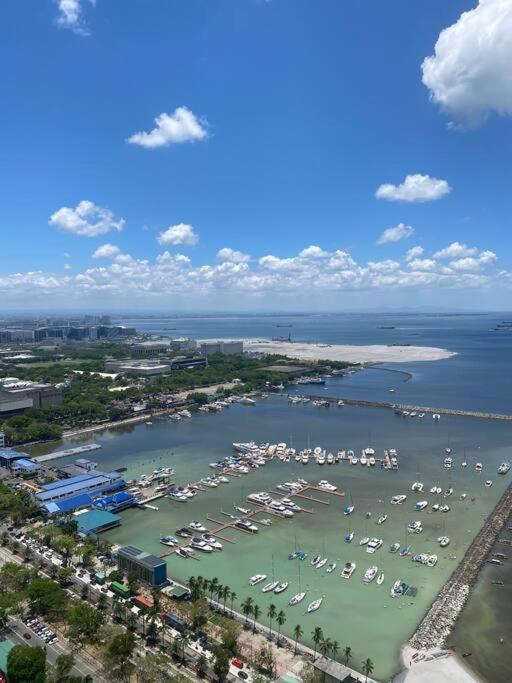 Stunning 1 Bedroom Bay View Flat With Spacious Balcony *