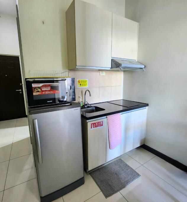 Stunning 1 Bedroom Bay View Flat With Spacious Balcony * Manila