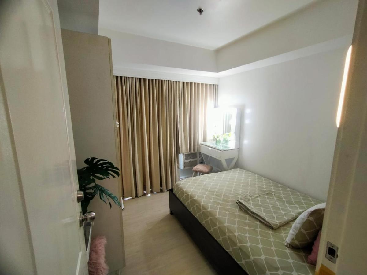 Beach Front Living In The Heart Of The City, Azure Residences Apartment *