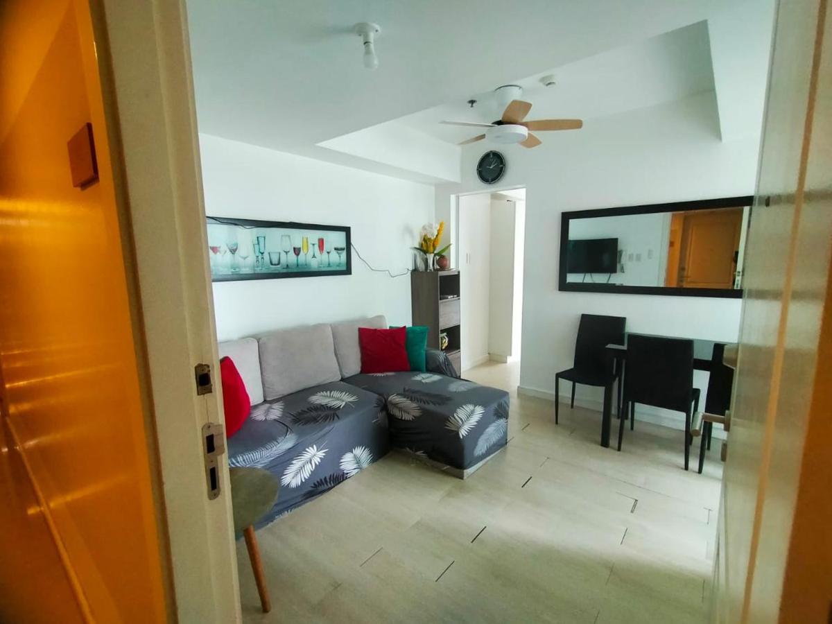 Apartment Beach Front Living In The Heart Of The City, Azure Residences Manila