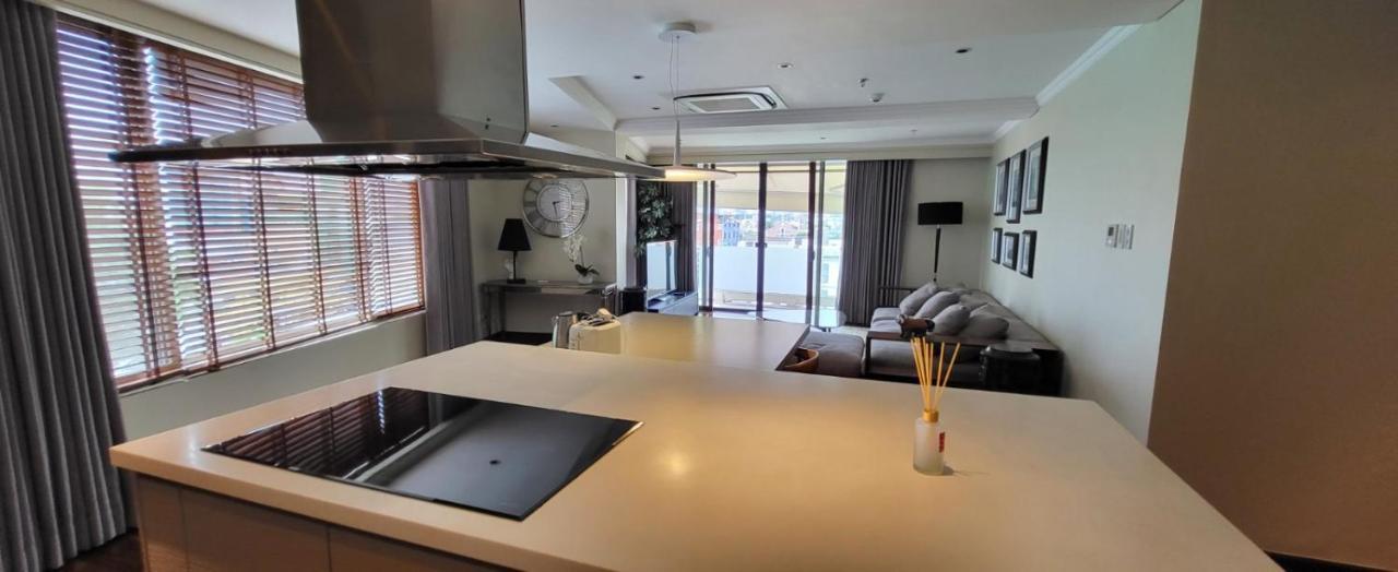 Apartment Poblacion Penthouse With Private Roofdeck *