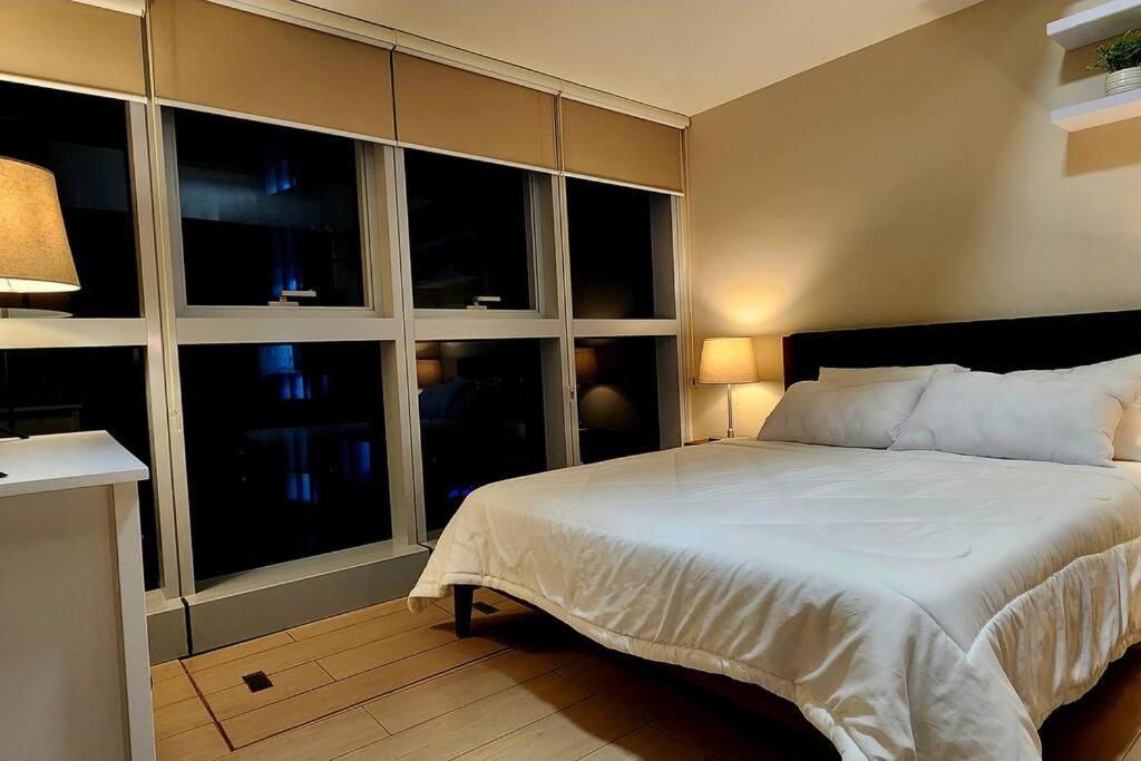Casa Antonio At Uptown Parksuites Tower One Bgc * Manila