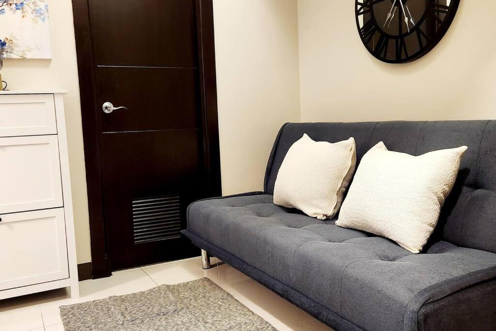 Casa Antonio At Uptown Parksuites Tower One Bgc Apartment