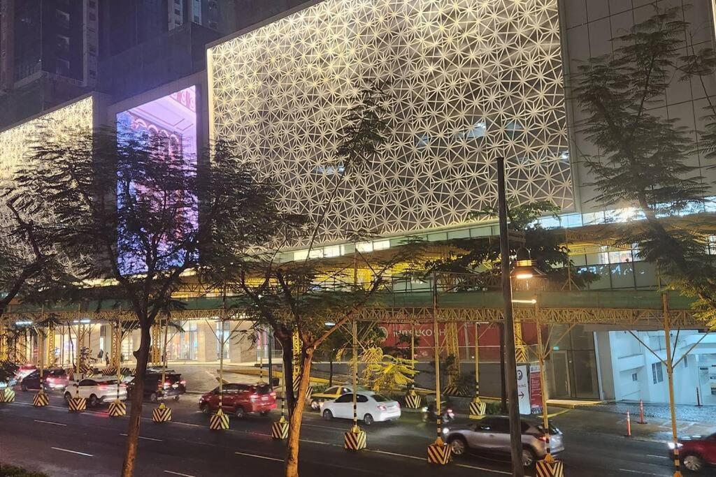 Casa Antonio At Uptown Parksuites Tower One Bgc Apartment Manila