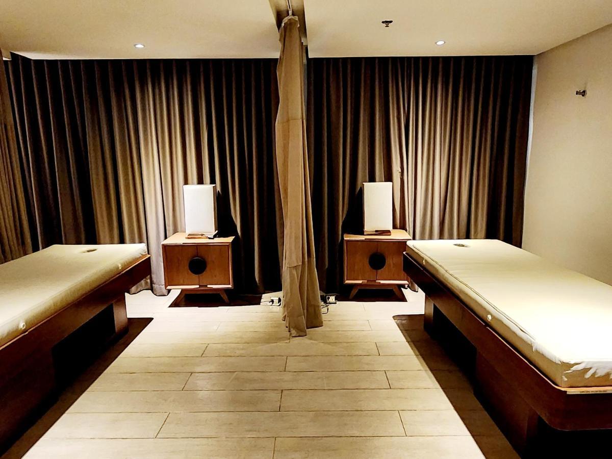 Casa Antonio At Uptown Parksuites Tower One Bgc Manila