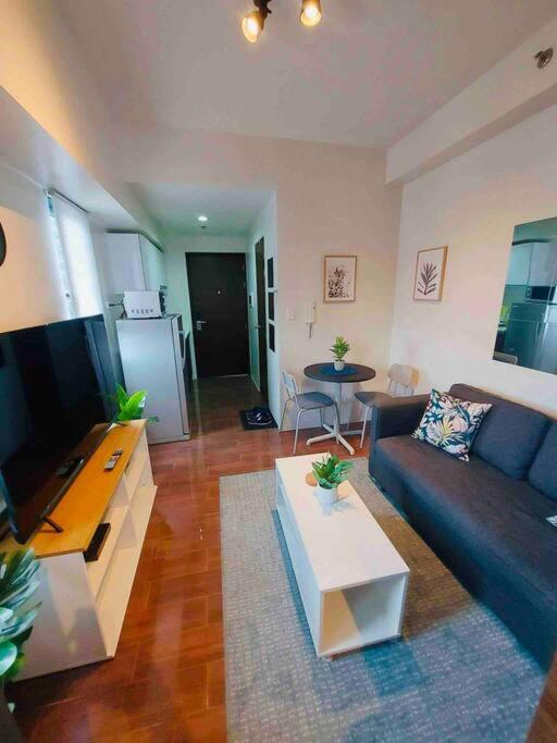 Apartment Air Residences Makati - Fully Furnished With Skyline Views! *