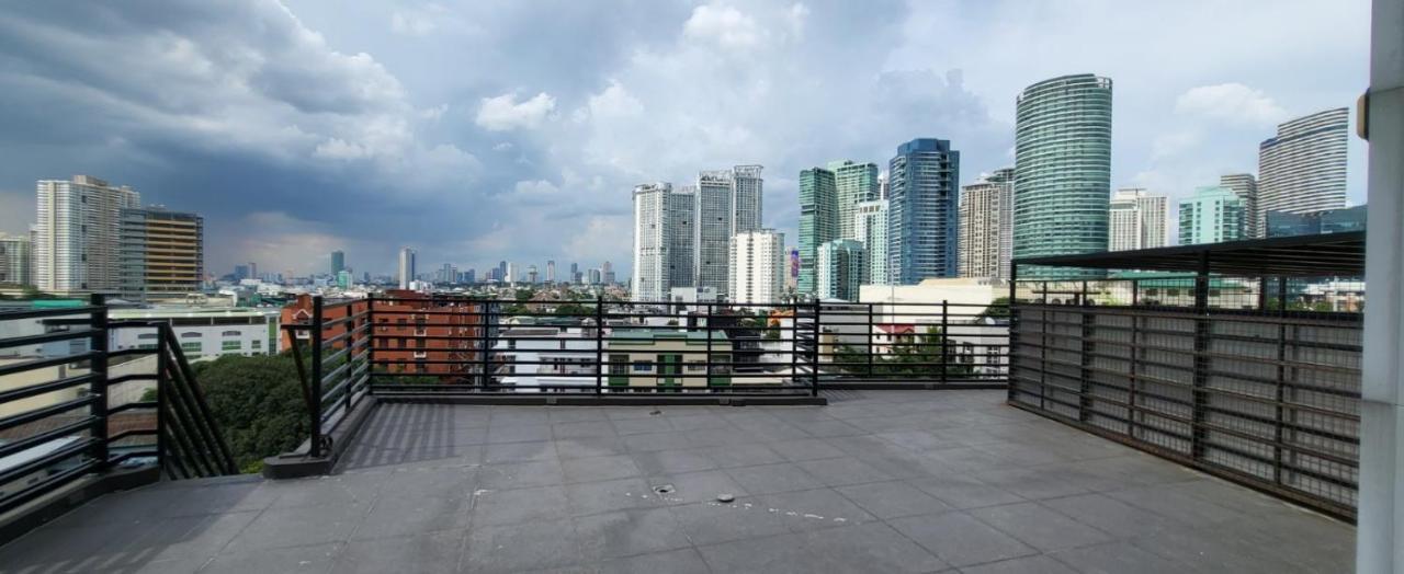 Poblacion Penthouse With Private Roofdeck *