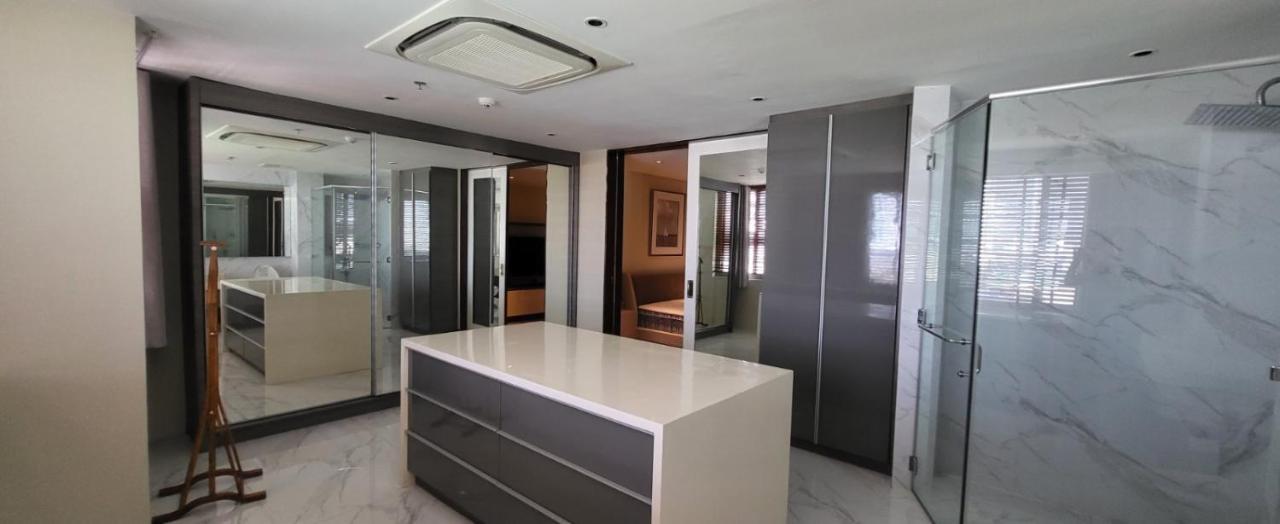 Poblacion Penthouse With Private Roofdeck