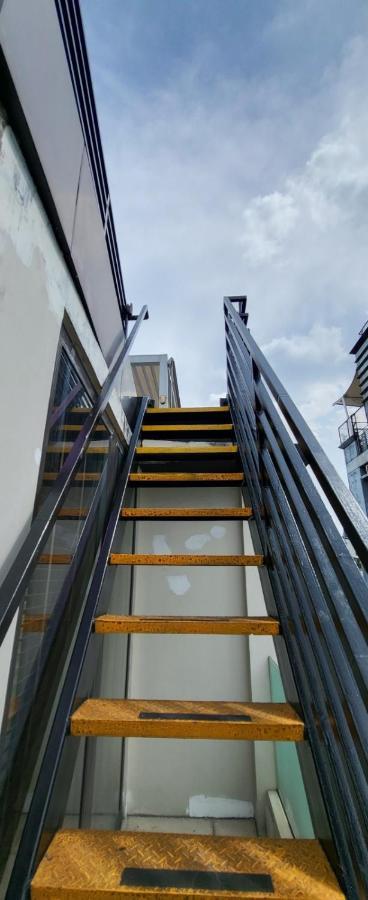 Apartment Poblacion Penthouse With Private Roofdeck