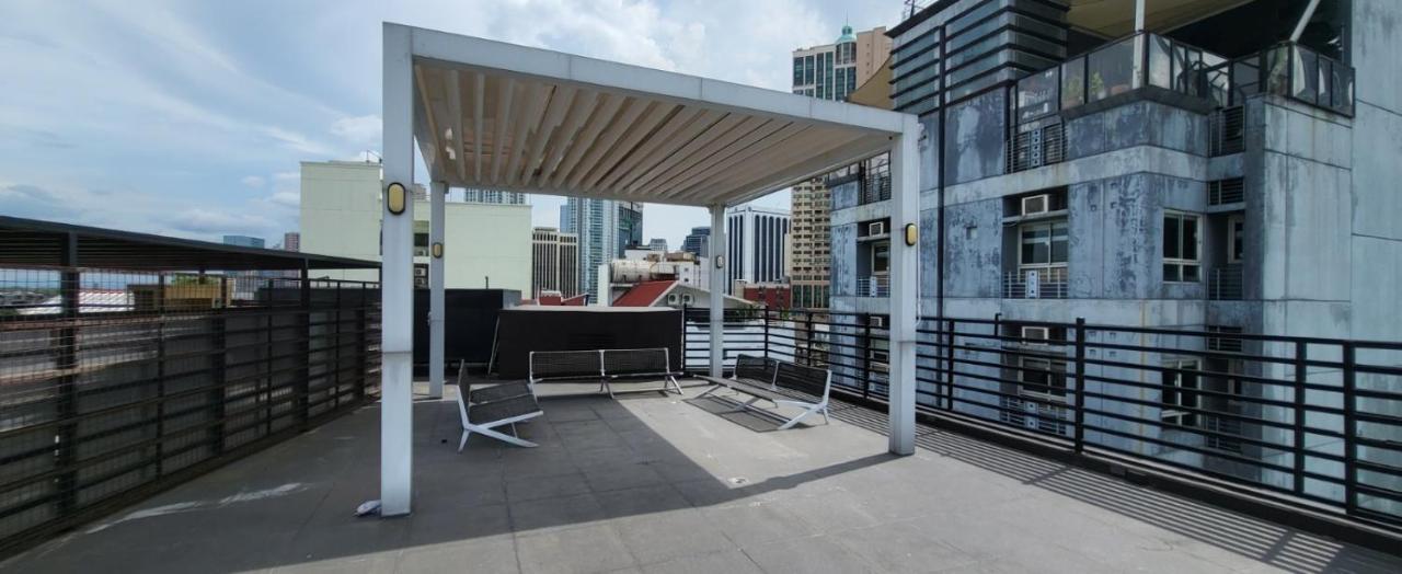 Poblacion Penthouse With Private Roofdeck *