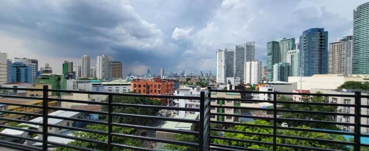 Poblacion Penthouse With Private Roofdeck * Manila