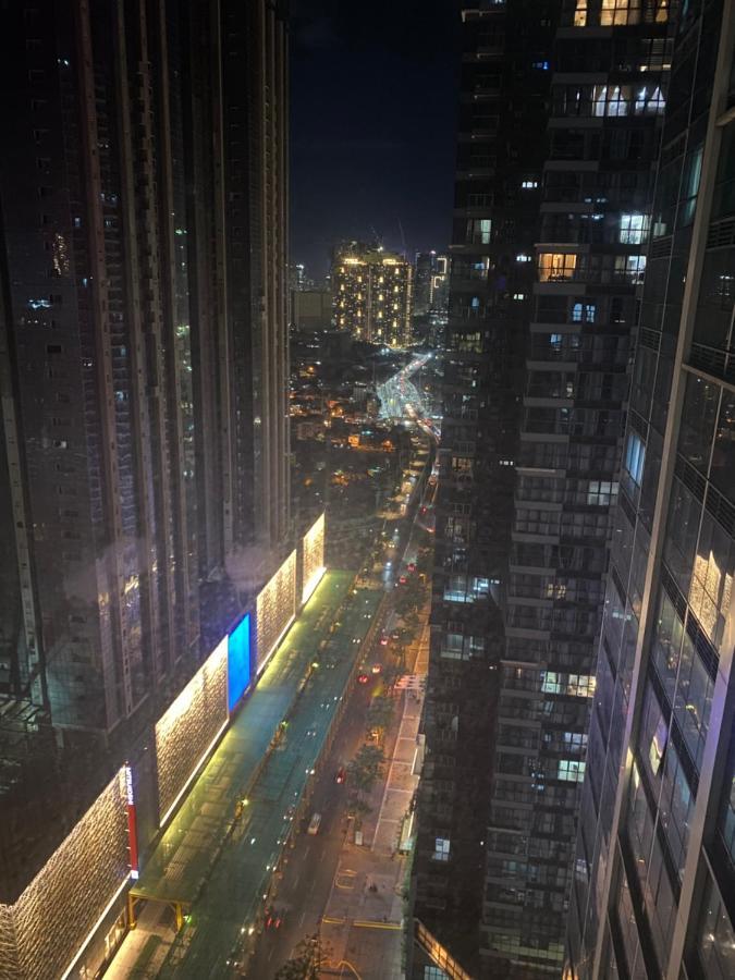 1 Bedroom Uptown Bgc Across Uptown Mall Apartment Manila