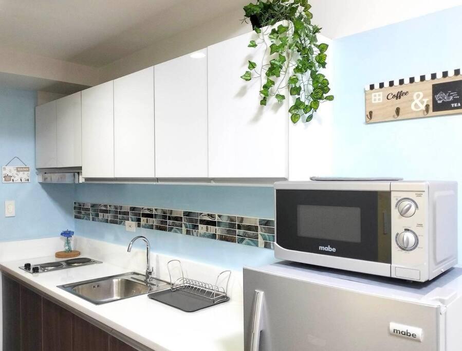 New Makati 1br View Above Air Mall 50-inch Smart Tv * Manila