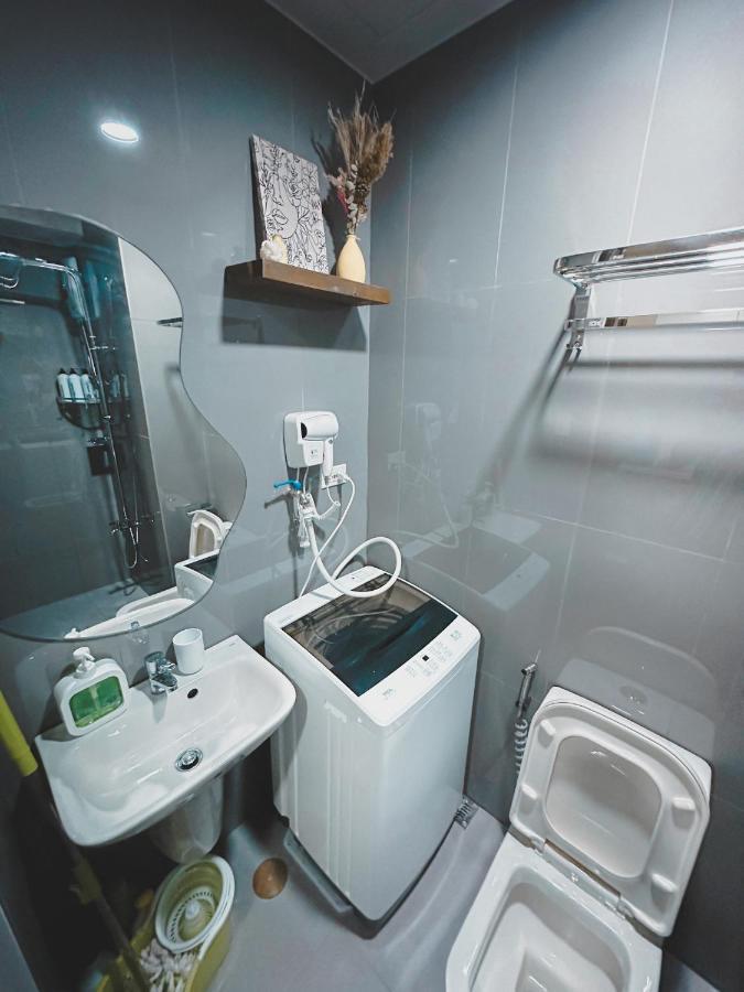 In Air Residences Makati Wifi Netflix Disney, Pool & Mall Apartment Manila
