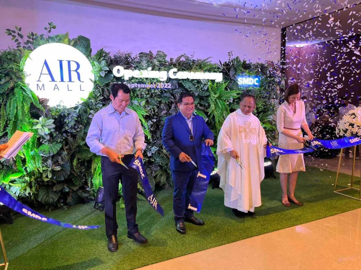 In Air Residences Makati Wifi Netflix Disney, Pool & Mall Apartment Manila