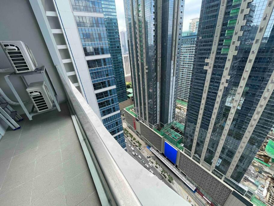 Luxe 1br W/ Balcony @ Uptown Parksuites * Manila