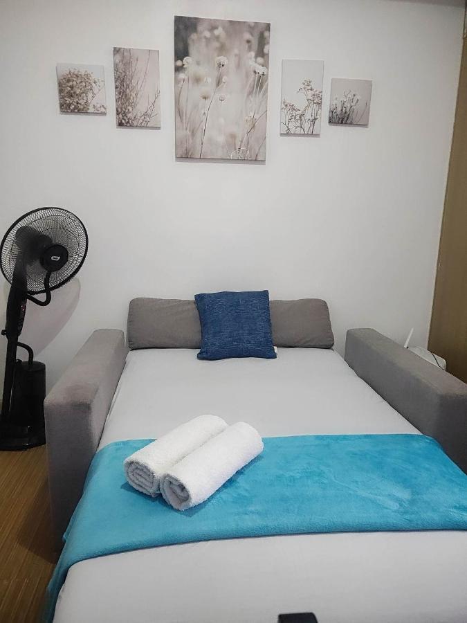Apartment 1 Bedroom With Balcony Pool View And Wifi In Grace Residences Manila