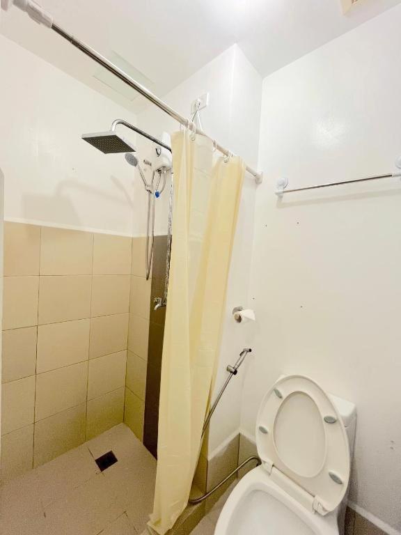 1 Bedroom With Balcony Pool View And Wifi In Grace Residences