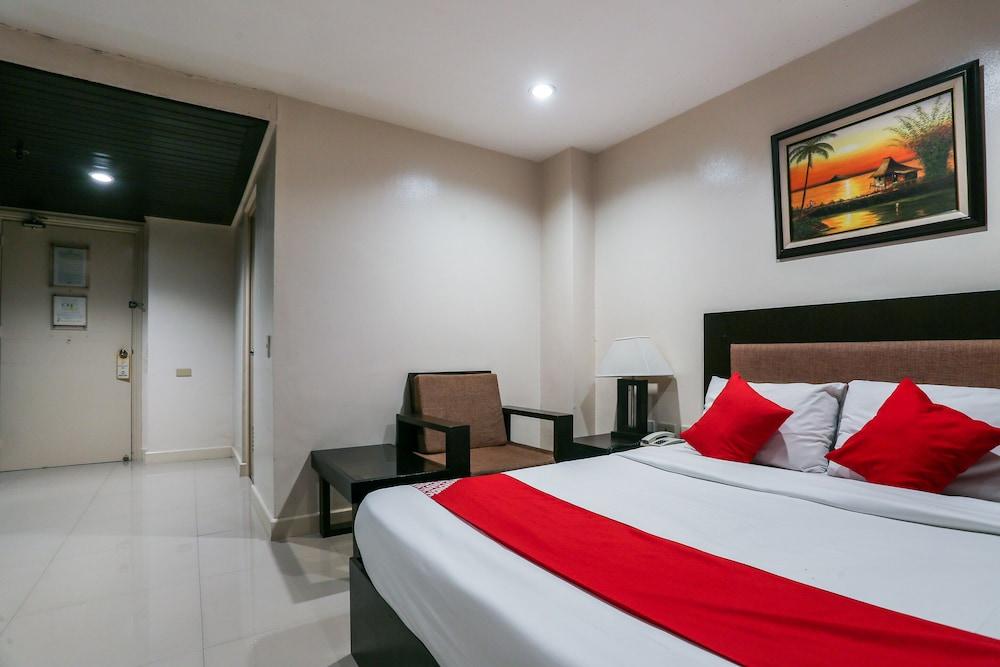 Hotel Paragon Tower 2*
