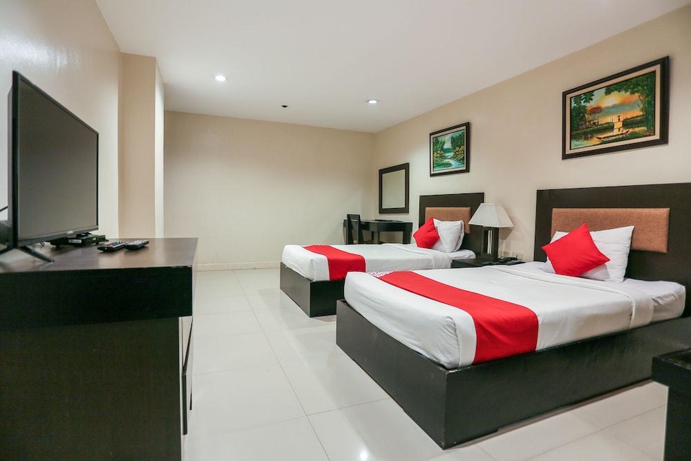 Hotel Paragon Tower 2*