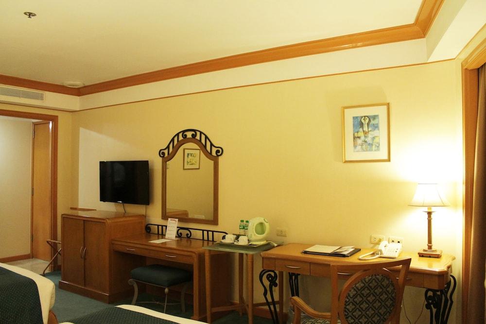 Hotel Century Park Manila