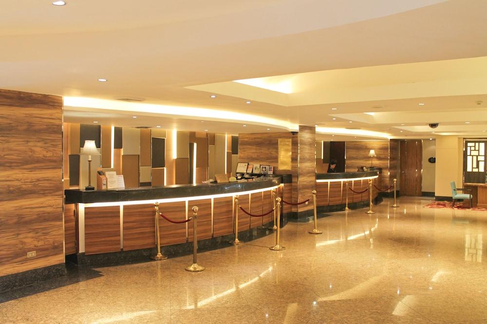 Century Park Hotel 4*