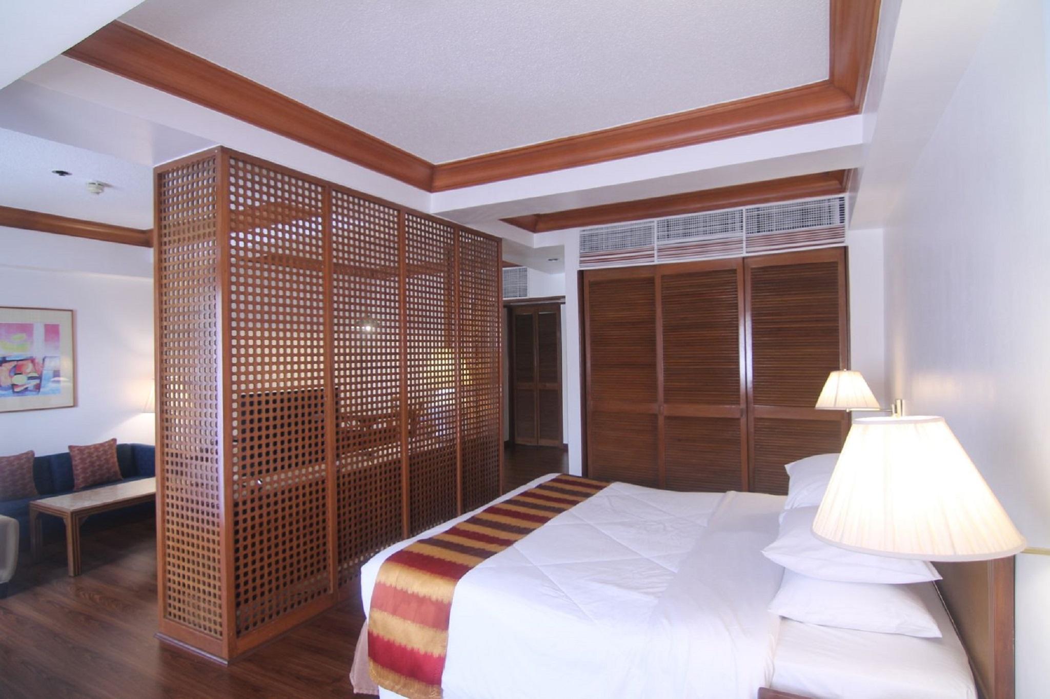 Century Park 4* Manila