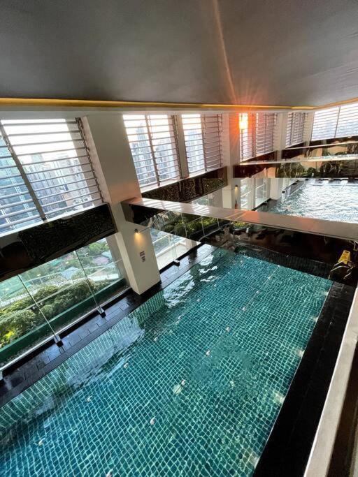 Cozy & Spacious 2br Penthouse In Makati *