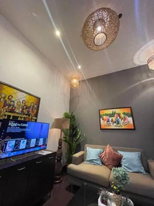 Cozy & Spacious 2br Penthouse In Makati