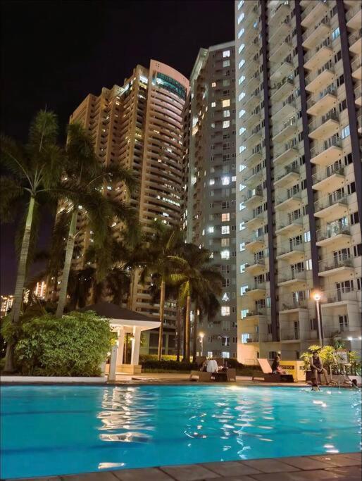 Luxe & Cozy 1br Apt With Netflix/pool/mall/cinema * Manila