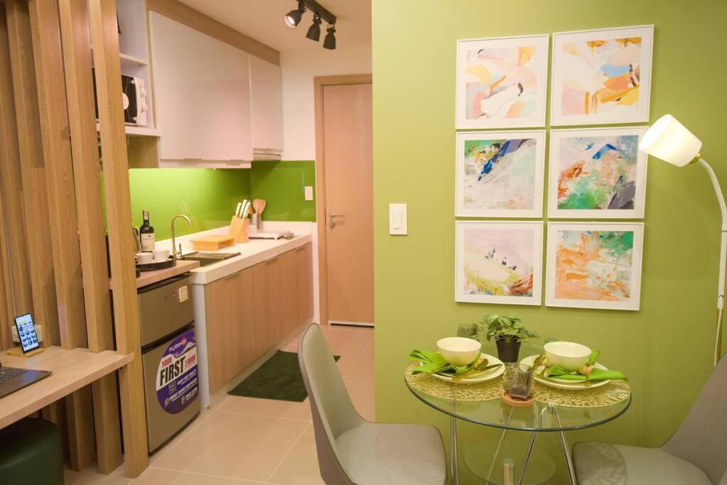 Apartment Luxe & Cozy 1br Apt With Netflix/pool/mall/cinema Manila