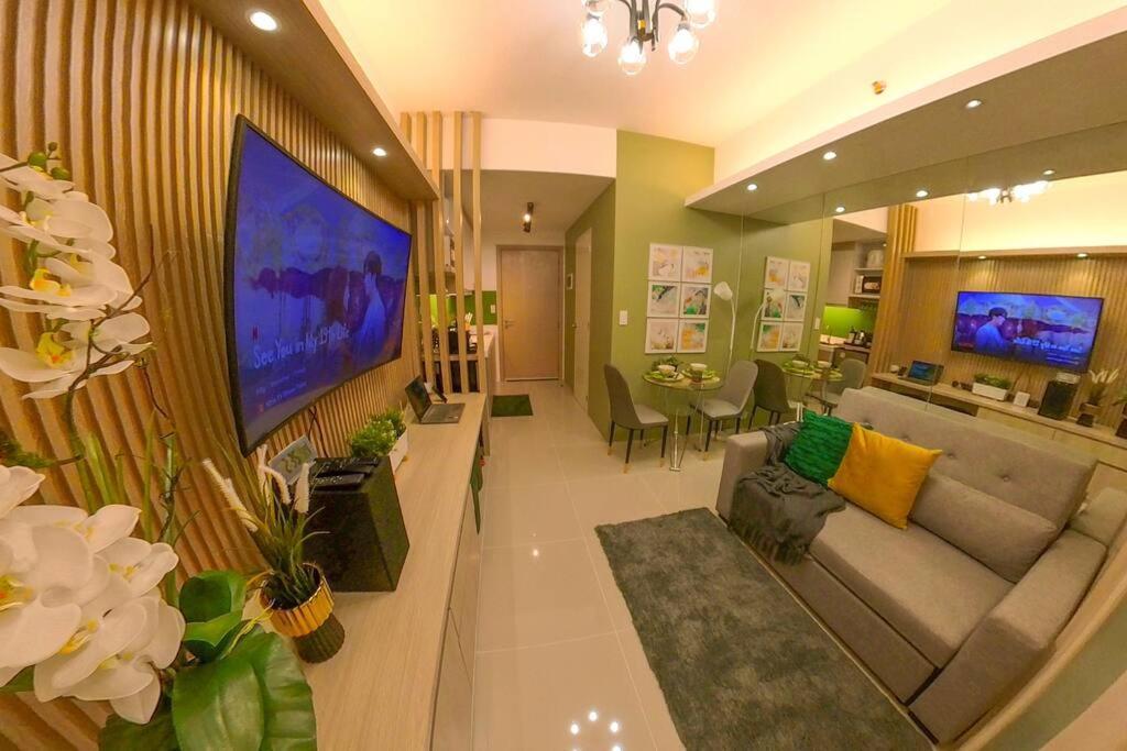 Luxe & Cozy 1br Apt With Netflix/pool/mall/cinema Apartment Manila