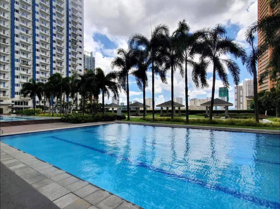 Luxe & Cozy 1br Apt With Netflix/pool/mall/cinema * Manila