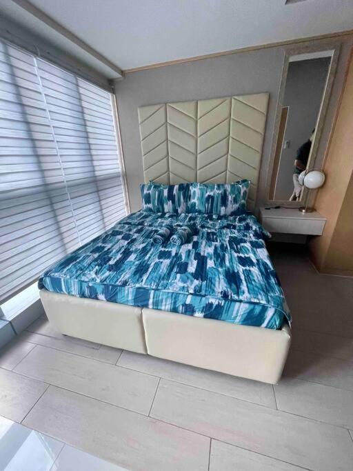 Stylish 1br Uptown Parksuites Bgc, 200mbps/smarttv * Manila