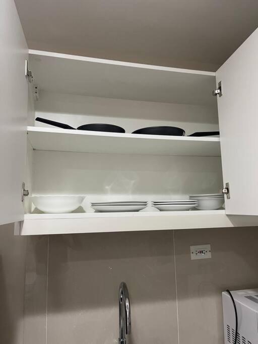Stylish 1br Uptown Parksuites Bgc, 200mbps/smarttv * Manila