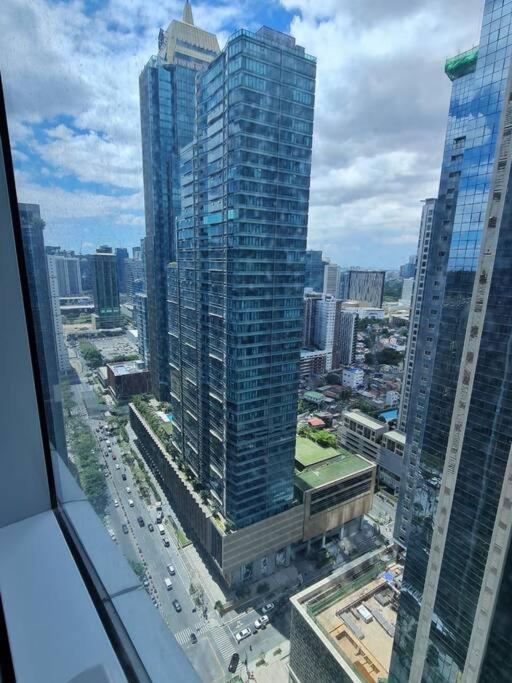 Stylish 1br Uptown Parksuites Bgc, 200mbps/smarttv Apartment *