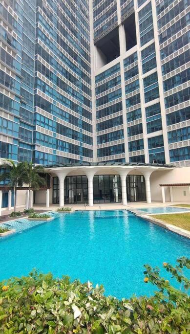 Stylish 1br Uptown Parksuites Bgc, 200mbps/smarttv *