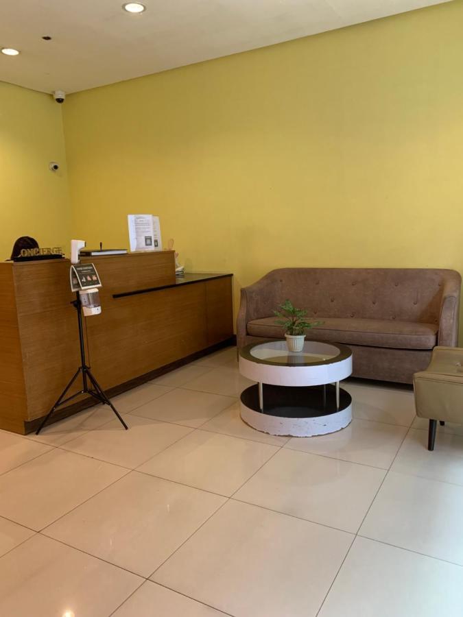 One Palm Tree - 9m With Balcony - Across Terminal 3 Airport *