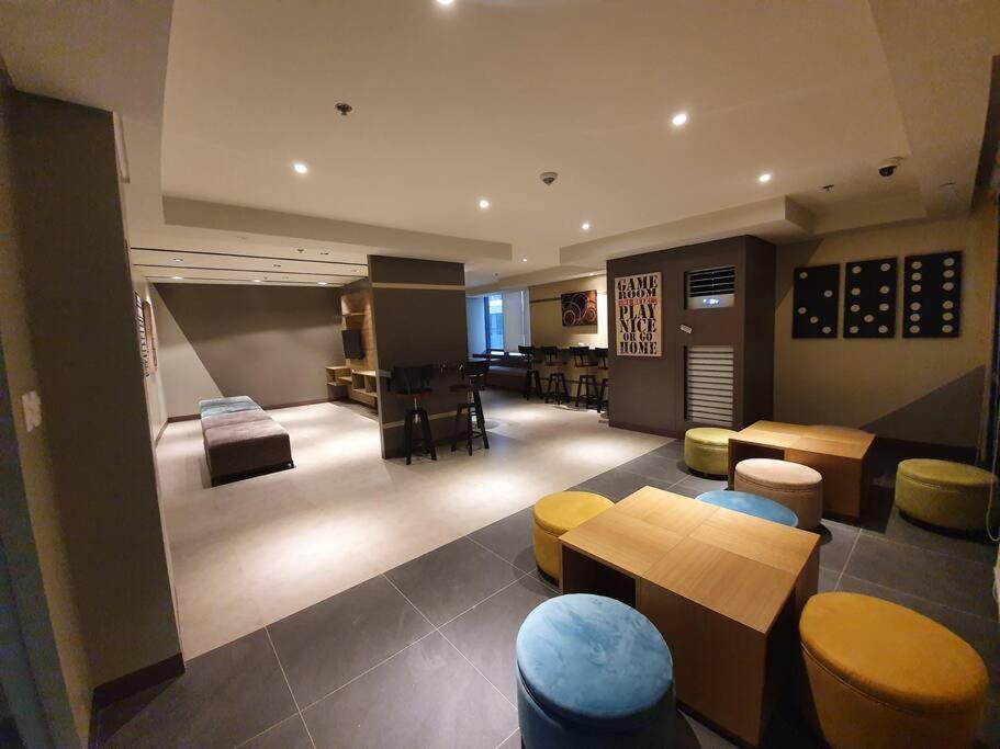 Beautiful High End In Center, Manila