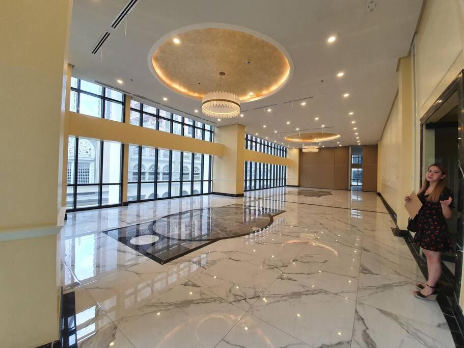 Beautiful High End In Center,