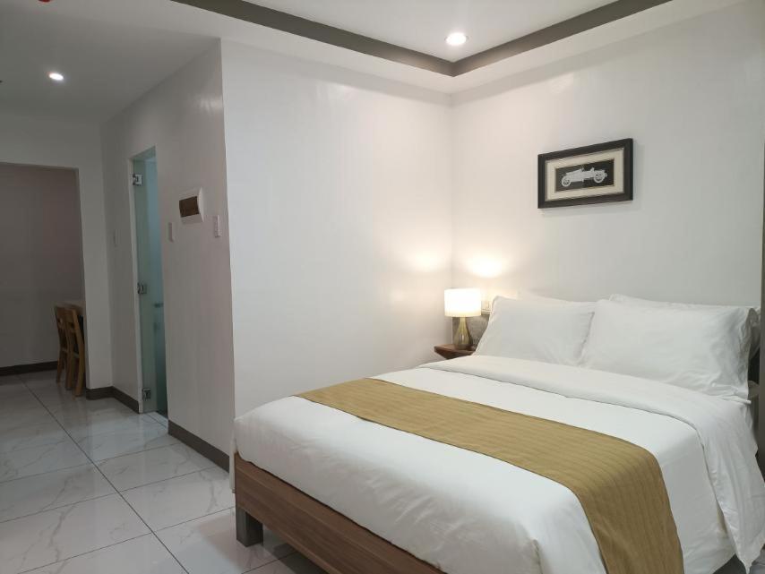 Rosh Hotel Manila