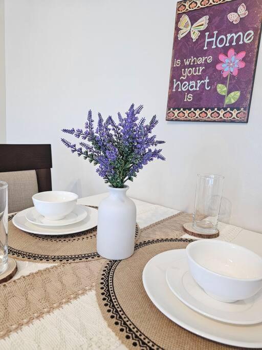 One Uptown Bgc Modern & Spacious, Great Location, 200mbps & Washer Apartment *