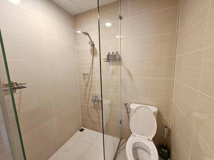 One Uptown Bgc Modern & Spacious, Great Location, 200mbps & Washer *