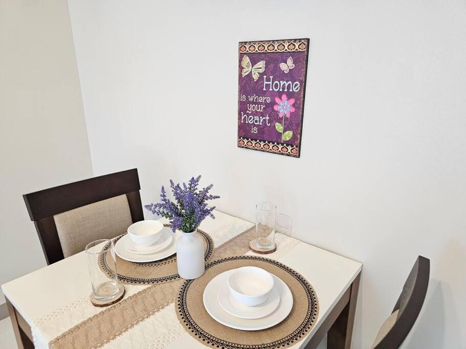 One Uptown Bgc Modern & Spacious, Great Location, 200mbps & Washer * Manila